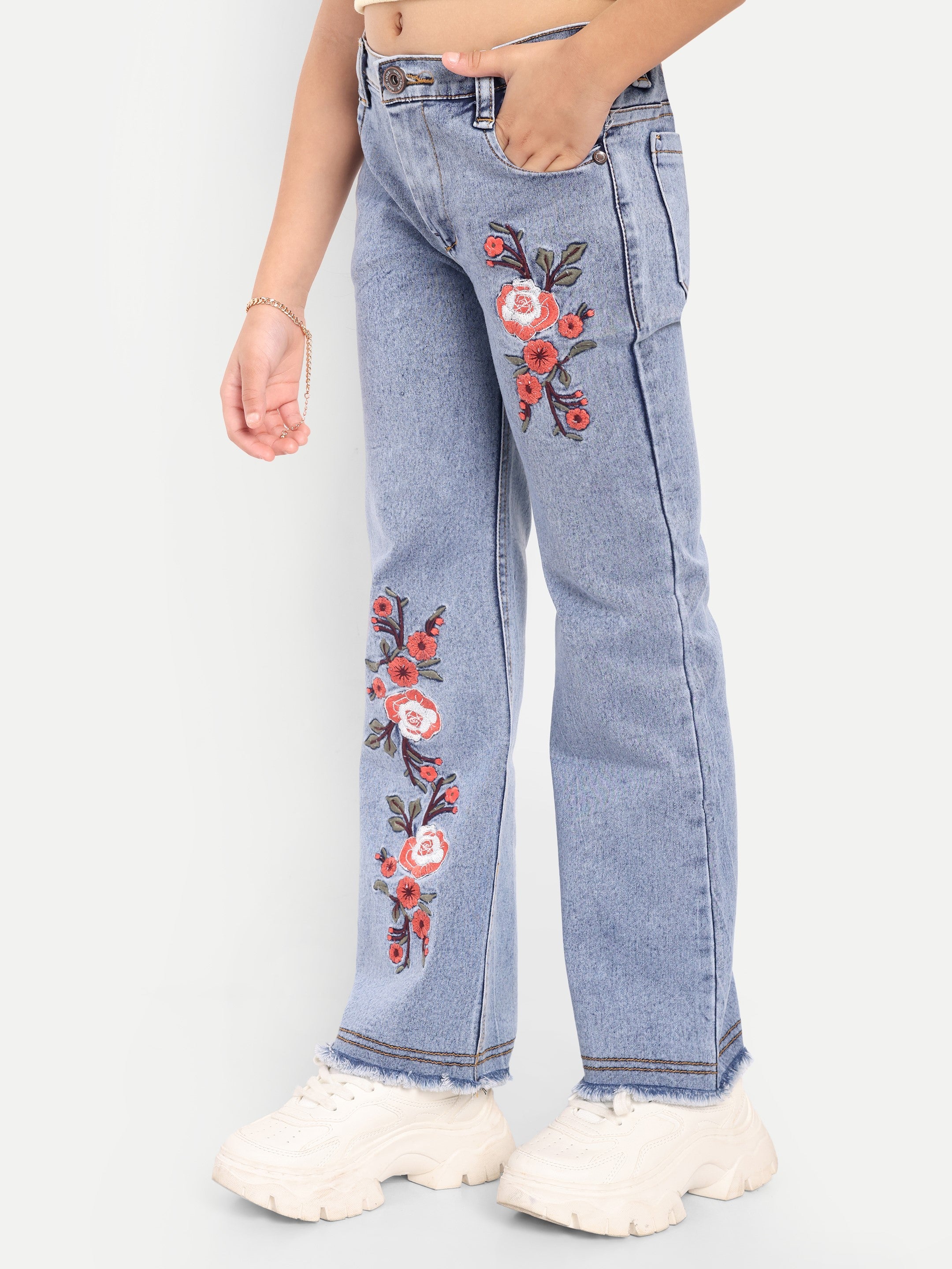 Stretchable Flared Jeans with Flower Embroidery