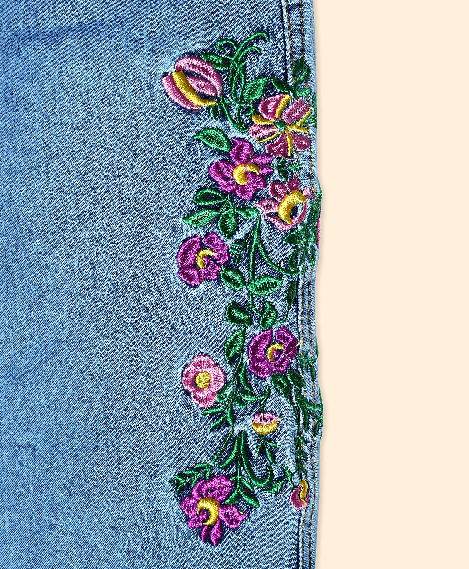 Stretchable Narrow Jeans with Flower Embroidery
