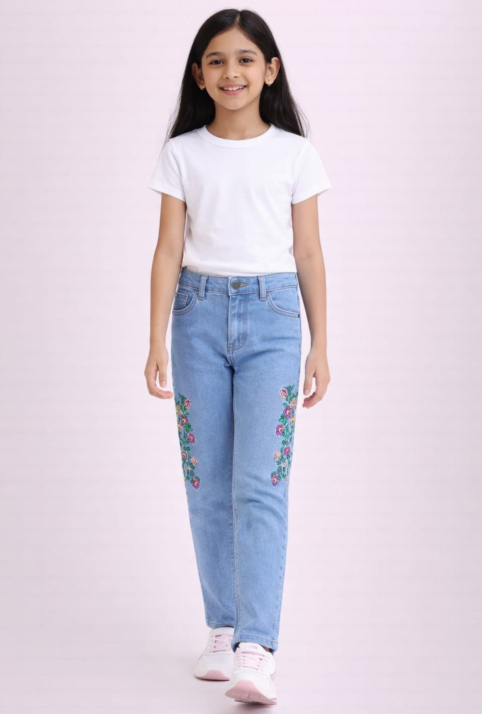 Stretchable Narrow Jeans with Flower Embroidery