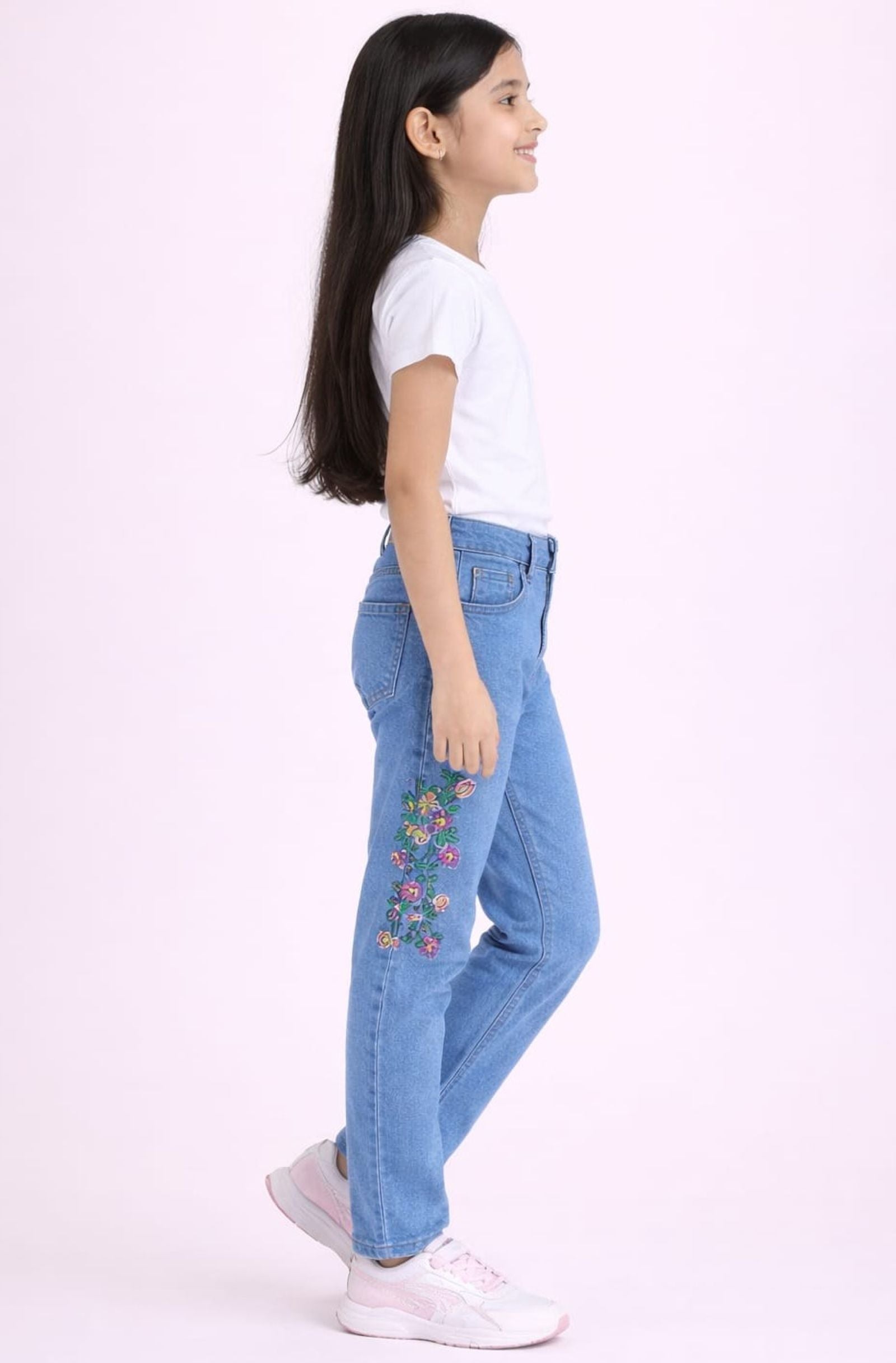 Stretchable Narrow Jeans with Flower Embroidery