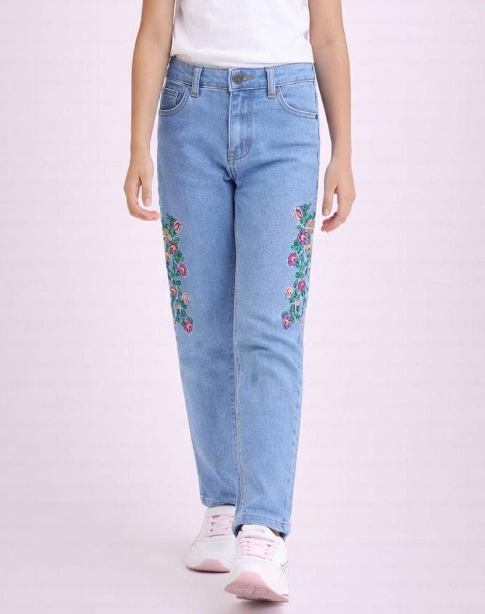 Stretchable Narrow Jeans with Flower Embroidery