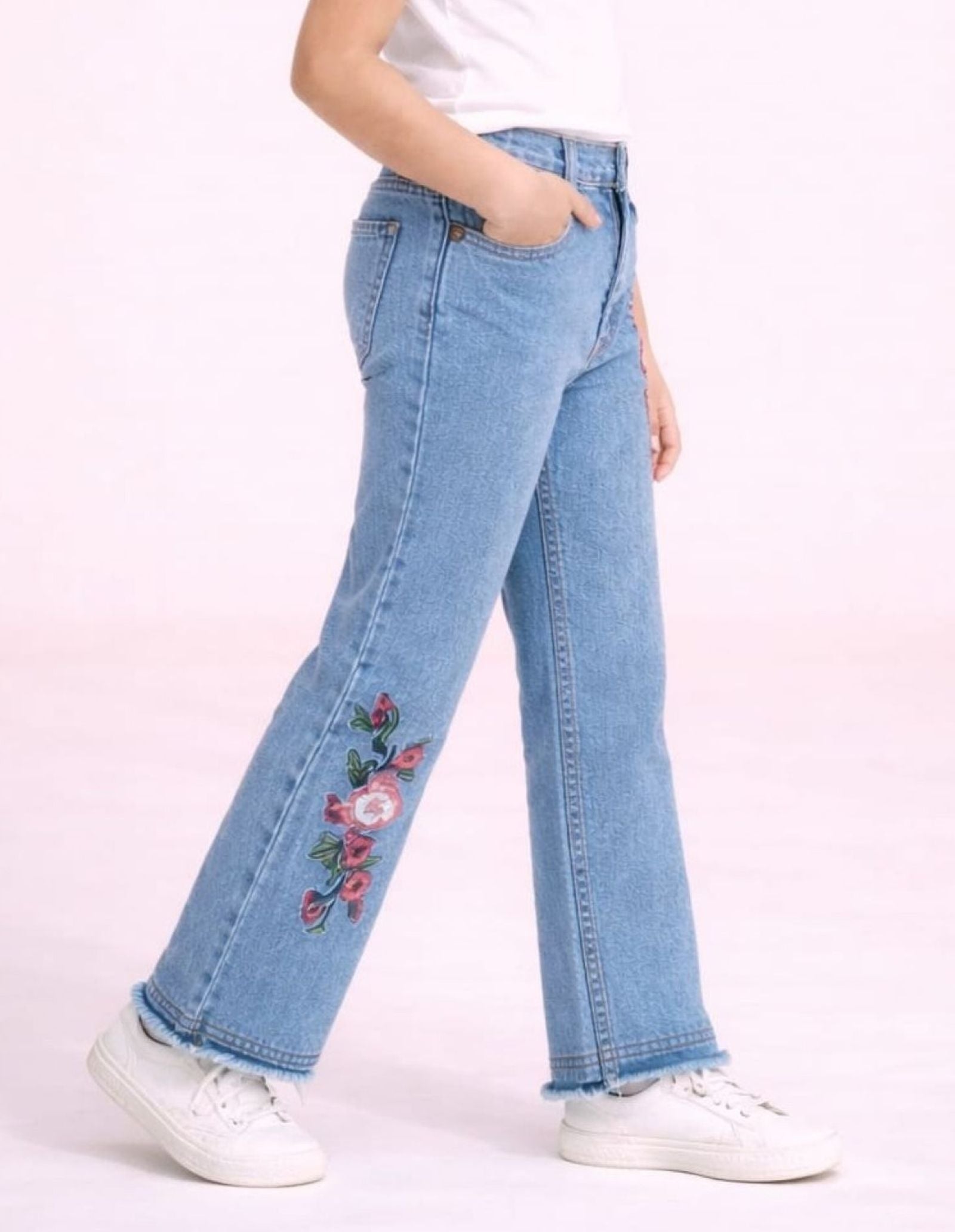 Stretchable Flared Jeans with Flower Embroidery