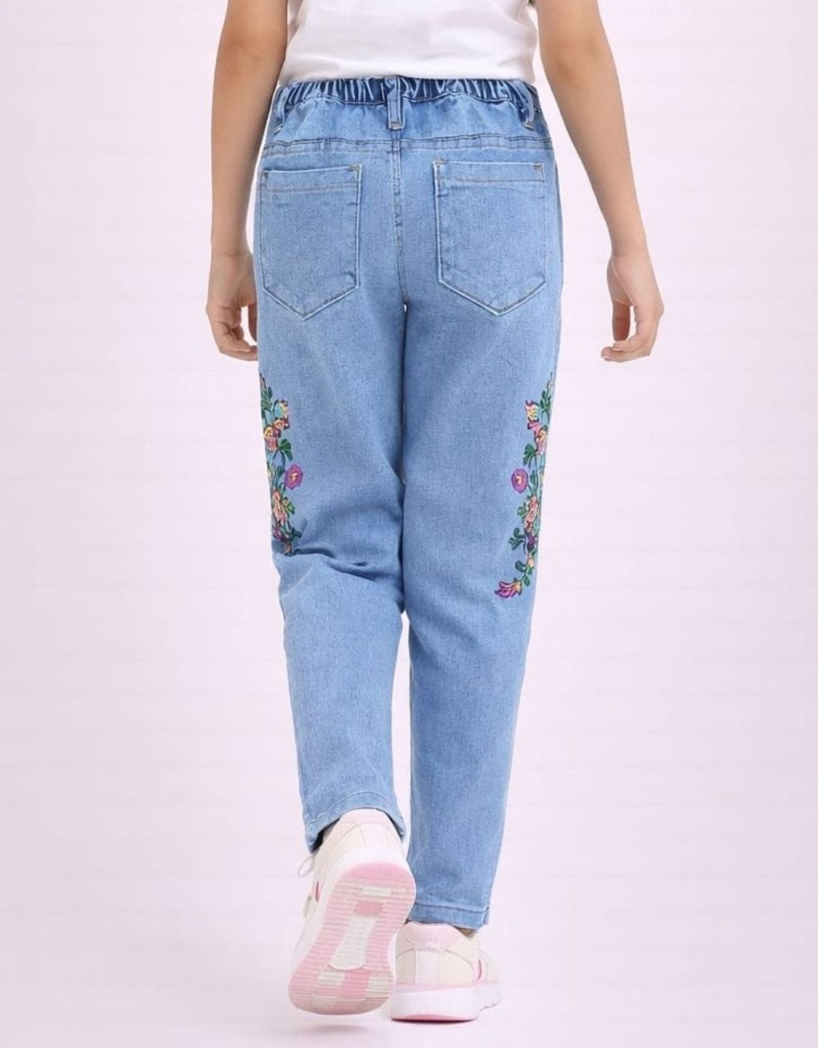 Stretchable Narrow Jeans with Flower Embroidery